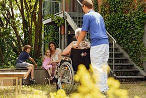 Pflege praxisbezogen und akademisch fundiert: Bestnoten für die OTH Regensburg (Foto: OTH Regensburg | Florian Hammerich)