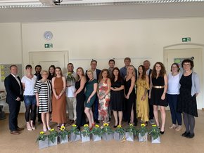12 frisch examinierte Pflegefachhelfer (Foto: Julia Gergovich)