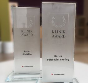 KlinikAward 2017 - Preise (Foto: Krankenhaus Barmherzige Brüder Regensburg) Die Barmherzigen Brüder gewannen den begehrten „Oscar des Klinikmarketings“ jeweils für den besten Klinikfilm und das beste Personalmarketing.