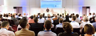 Vortrag für Führungskräfte (Foto: Paul Mazurek) Führungskräfte aller Verbundkrankenhäuser während eines Vortrags bei der Krankenhaustagung