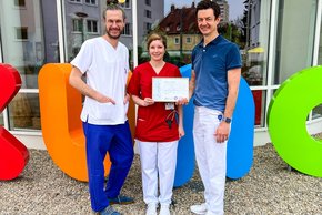 Zertifizierung der Epilepsie-Ambulanz für Kinder und Jugendliche an der KUNO Kinderklinik St. Hedwig (Foto: Sarah Tümmler.) Zertifizierung der Epilepsie-Ambulanz für Kinder und Jugendliche an der KUNO Kinderklinik St. Hedwig