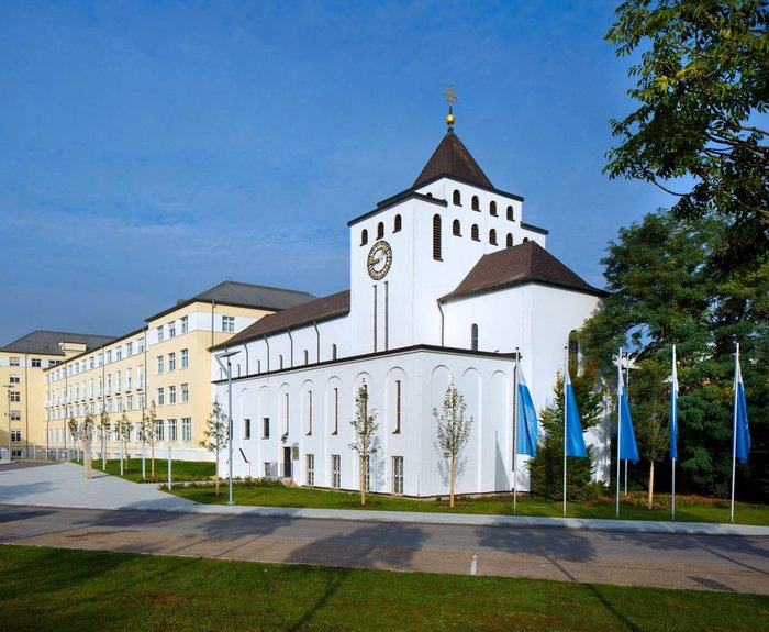 Außenansicht Prüfeninger Straße (Foto: Clemens Mayer) Außenansicht Prüfeninger Straße