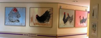 Kunst in den Gängen der Klinik St. Hedwig