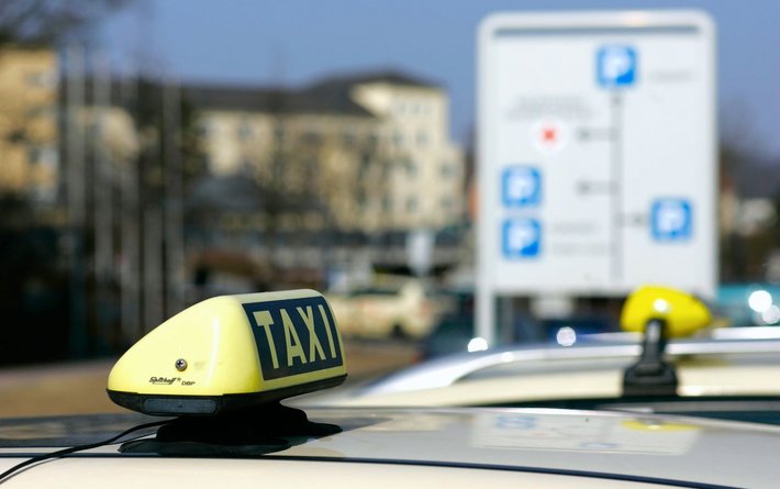 Taxi (Foto: altrofoto.de) Taxis für Ihre Heimfahrt parken in der Regel in der Nähe der Einfahrt Barmherzigen Brüder.