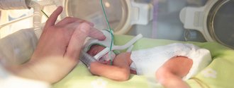 Neonatologie in der Klinik St. Hedwig (Foto: Krankenhaus Barmherzige Brüder Regensburg) Neonatologie in der Klinik St. Hedwig