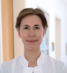 Dr. med. Isabel Wormit-Frenzel (Foto: Marina Bergmüller) Dr. med. Isabel Wormit-Frenzel, Fachärztin, Fachärztin für Kinder- und Jugendmedizin, Neonatologin, Fachgebundene genetische Beratung Kinder- und Jugendmedizin