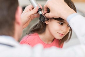 Kinderärztliche Untersuchung (Foto: Paul Mazurek) Kinderärztliche Untersuchung