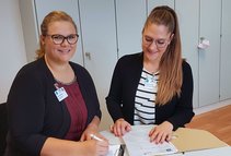 Sozialmedinische Nachsorge (Foto: Krankenhaus Barmherzige Brüder Regensburg) Damit das Leben trotz Krankheit oder körperlicher Einschränkung zu Hause gelingt, begleitet das Nachsorge-Team Bunter Kreis KUNO Familiennachsorge Regensburg die Familie von der umfassenden medizinischen Versorgung während des stationären Aufenthalts bis in das heimische Kinderzimmer.