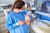 In der Neonatologie (Foto: Gabriel Mio Greiff) In der Neonatologie